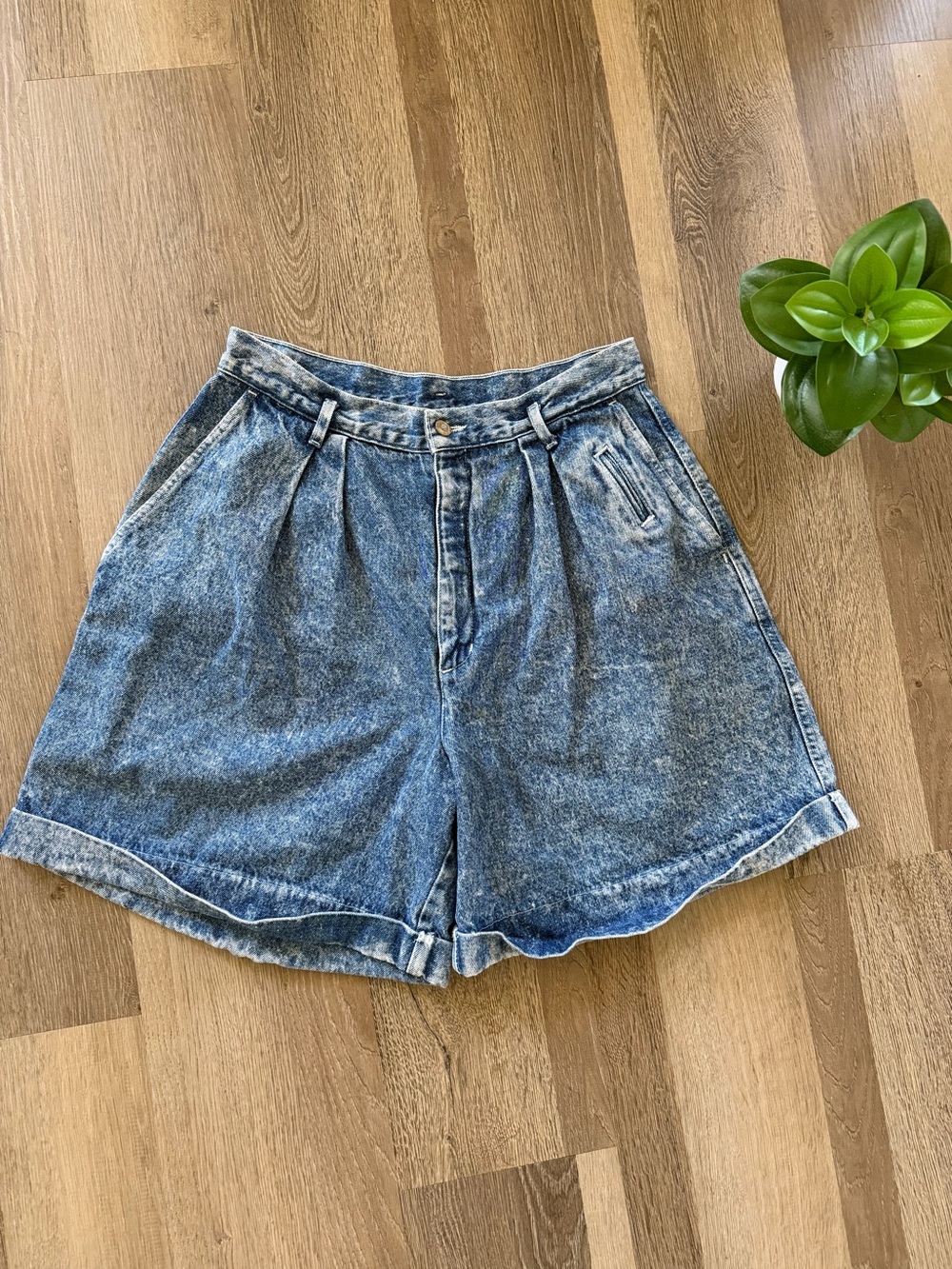 Vintage Dockers high rise shorts acid wash